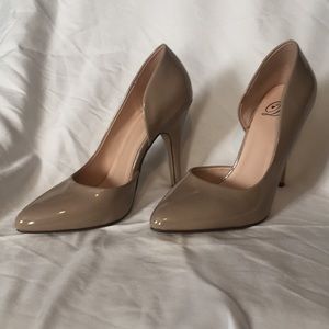 Nude patent leather pumps w arch cut out